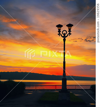 beautiful sunset at the lake 19829356