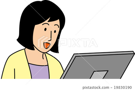 看個人計算機微笑的一名聰明的婦女 19830190