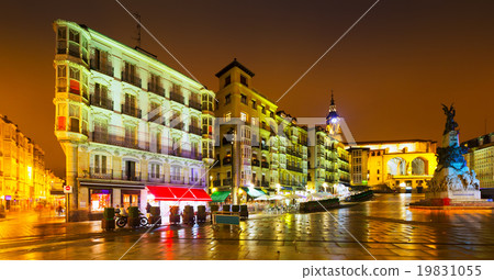 Virgen Blanca Square in night. Vitoria-Gasteiz, Spain Virgen Blanca Square in night. Vitoria-Gasteiz, Spain 19831055