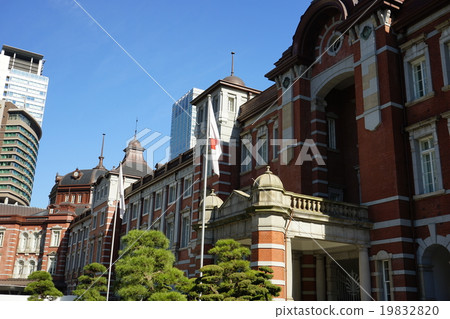 Tokyo Station Marunouchi entrance 19832820