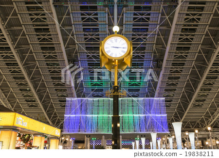 Osaka Station · gold watch 19838211
