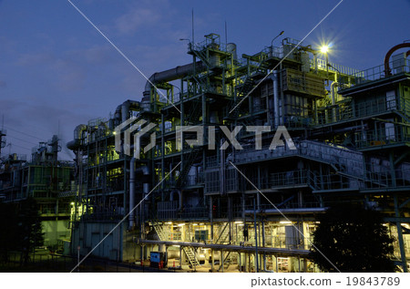 工廠夜景，大型水循環設施 19843789