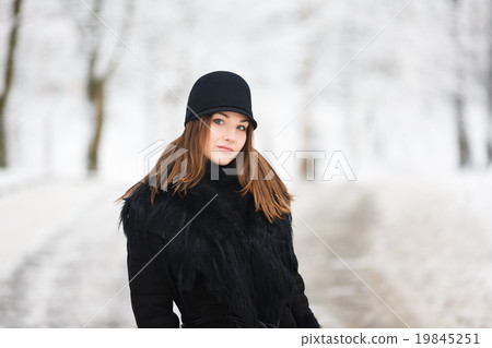 Woman in a hat Woman in a hat 19845251