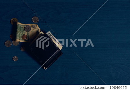Wallet banknotes and coins 19846655