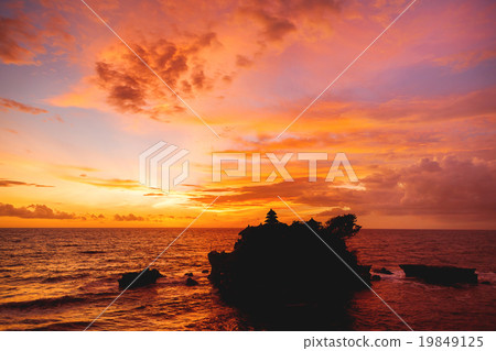 Sunset at Tanah Lot temple. Bali island, Indonesia Sunset at Tanah Lot temple. Bali island, Indonesia 19849125
