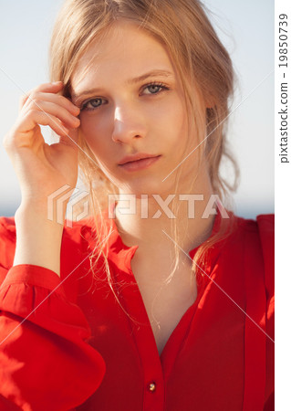 Young beautiful girl portrait Young beautiful girl portrait 19850739
