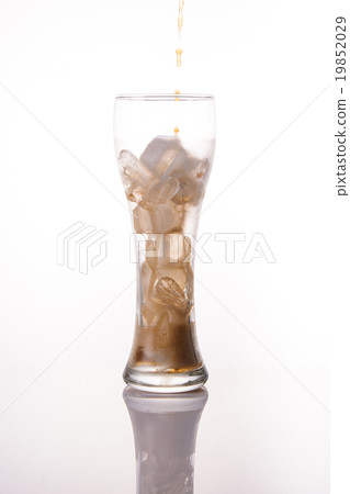 coca cola splash into glass coca cola splash into glass 19852029