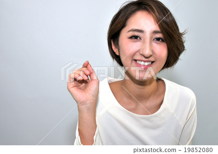 婦女的各種姿勢 19852080