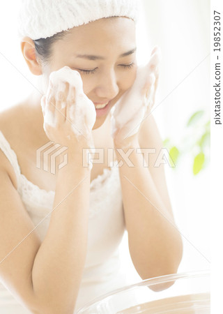 婦女面部清潔 19852307