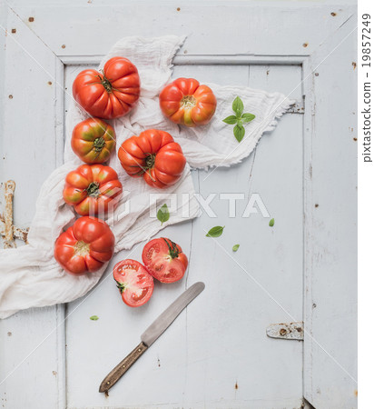Fresh ripe hairloom tomatoes and basil on rustuc 19857249