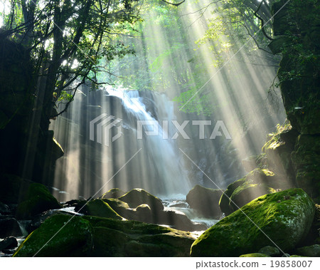 情侶的瀑布 19858007