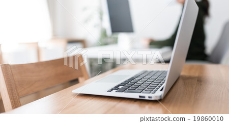 表照片 19860010