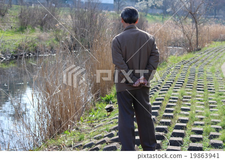 退休後，生活平靜 19863941