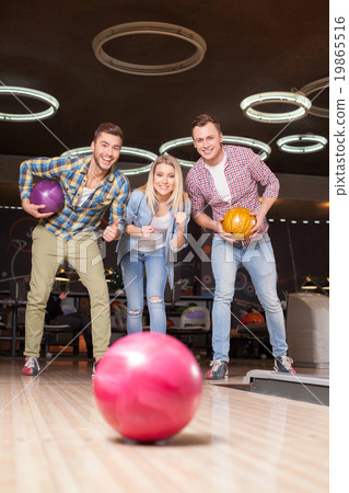 图库照片: cheerful young friends are resting in kegling club