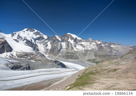 View from the Diavolezza to the mountains  19866134