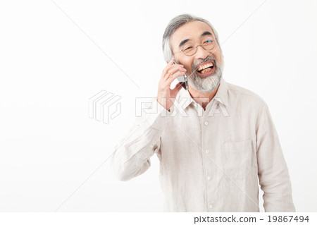 Senior male to talk on a smartphone 19867494