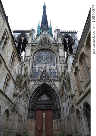 Notre Dame Cathedral Courtyard 19870074