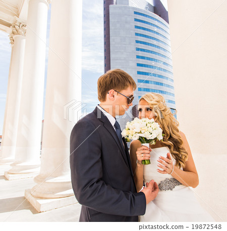 Wedding couple  and skyscraper 19872548