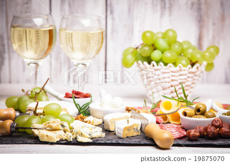 Cheese and salami plate 19875070