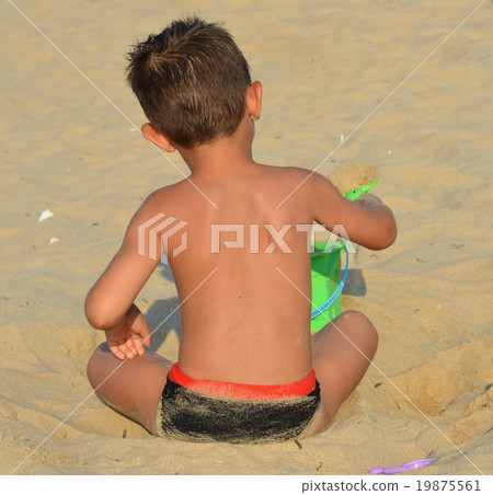 Kid on the beach Kid on the beach 19875561