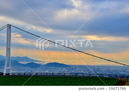 三島天空步道和駿河灣平靜黃昏(1) 三島天空步道和駿河灣平靜黃昏(1) 19875766