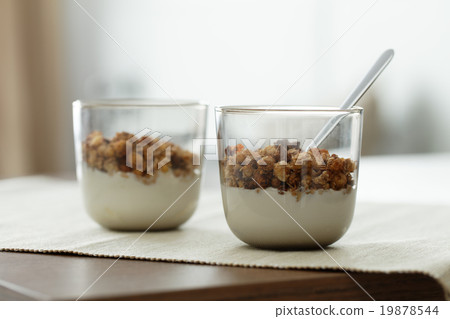 Healthy breakfast 19878544