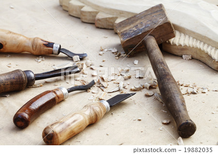 wood carvings, tools and processes work closeup wood carvings, tools and processes work closeup 19882035