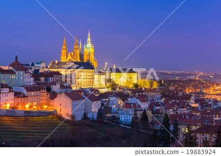Gold Prague Castle at night, Czech Republic Gold Prague Castle at night, Czech Republic 19883924