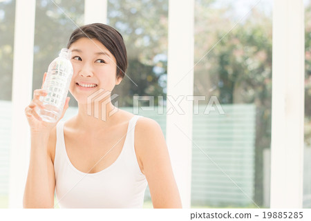 Two-generation Beauty Image 19885285