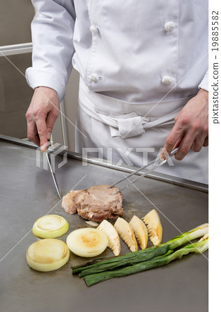 Teppanyaki of the chef 19885582