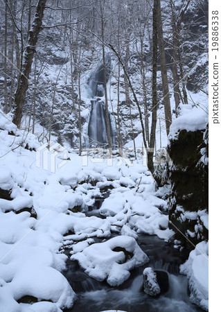 冬天Yunii瀑布Oirase小河 19886338