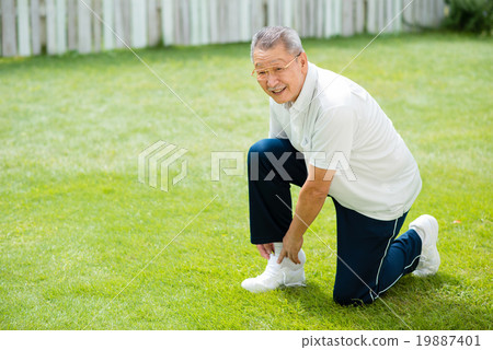 Senior couple image 19887401