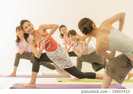 Young lady playing hot yoga 19887433