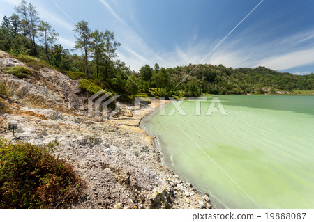sulphurous lake - Danau Linow sulphurous lake - Danau Linow 19888087