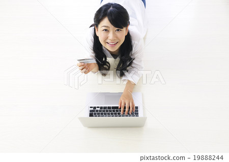 年輕的女士 年輕的女士 19888244