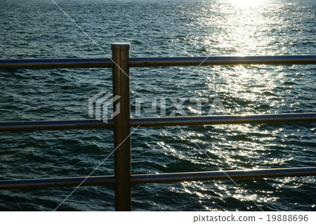 coast 19888696