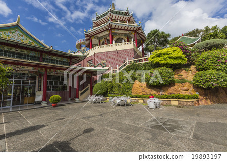 Pagoda and dragon sculpture of the Taoist Temple 19893197