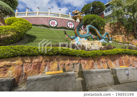 Pagoda and dragon sculpture of the Taoist Temple 19893199