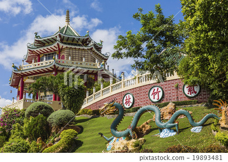 Pagoda and dragon sculpture of the Taoist Temple Pagoda and dragon sculpture of the Taoist Temple 19893481