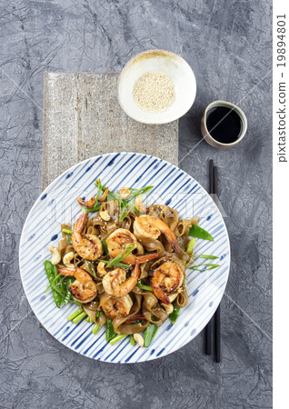 Kingprawns with Ricenoodles and Vegetable on Plate Kingprawns with Ricenoodles and Vegetable on Plate 19894801