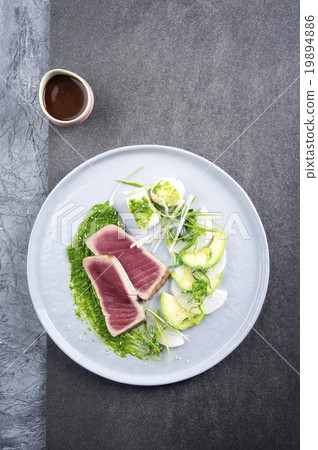 Tuna Tataki with Vegetable and Wasabi Cream 19894886