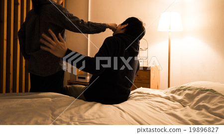 Male and female quarrel images 19896827