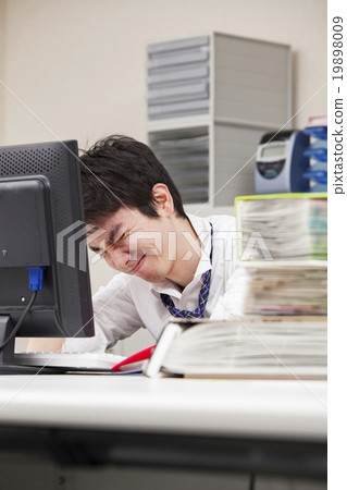 Men working at black companies 19898009