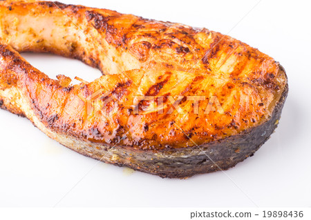 圖庫照片: grilled salmon steak isolated on white plate