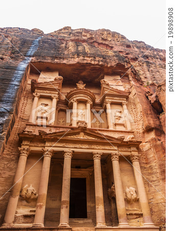 Al Khazneh - the treasury of Petra ancient city 19898908