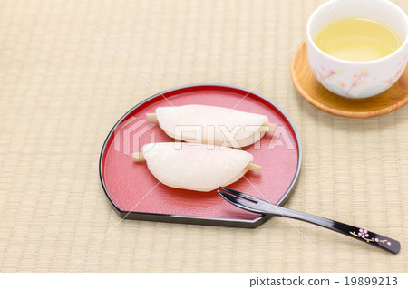 花瓣米糕和日本茶 19899213