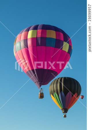 Hot Air Balloons  19899957
