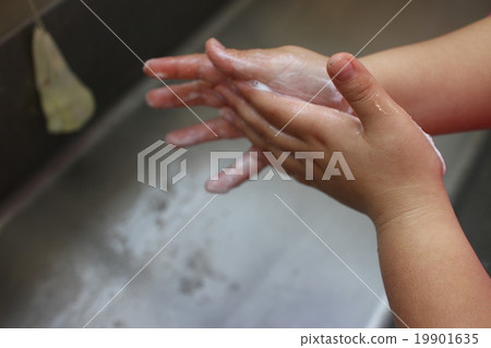 Hand wash children Hand wash children 19901635