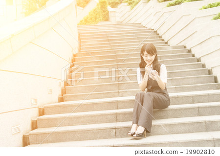 use smartphone 19902810