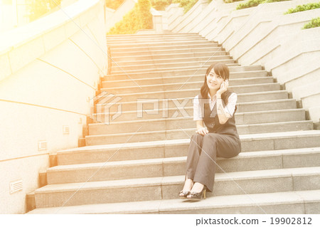 Asian business woman 19902812